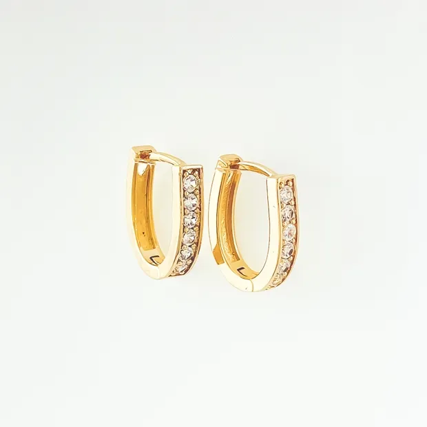 BRINCO ARGOLA OVAL CRAVEJADA COM ZIRCONIA
