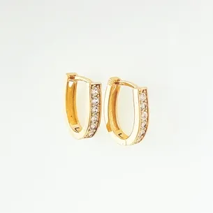 BRINCO ARGOLA OVAL CRAVEJADA COM ZIRCONIA