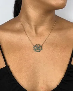 GARGANTILHA TREVO CRAVEJADO MICRO ZIRCONIA VERDE