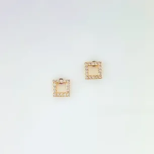 BRINCO QUADRADO VAZADO COM MICRO ZIRCONIA