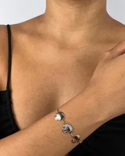 PULSEIRA CONCHA LISA INFANTIL