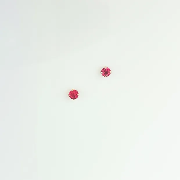 BRINCO PONTO DE CRISTAL VERMELHO