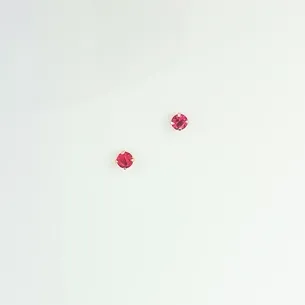 BRINCO PONTO DE CRISTAL VERMELHO