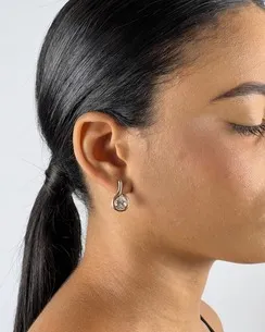 BRINCO LISO COM ZIRCONIA GOTA NA PONTA