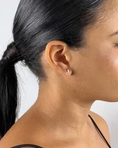 BRINCO BOBRADO COM ZIRCONIA NA PONTA