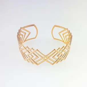 BRACELETE COM LOSANGO LISO VAZADO