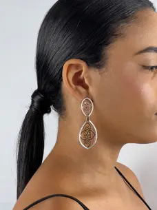 BRINCO GOTA ESTAMPADA VAZADA