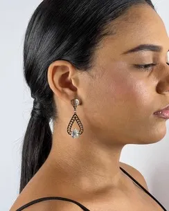 BRINCO LISO VAZADO COM ZIRCONIA GOTA NA PONTA