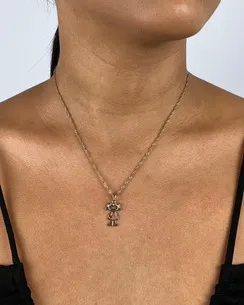 PINGENTE MENINA LISA VAZADA