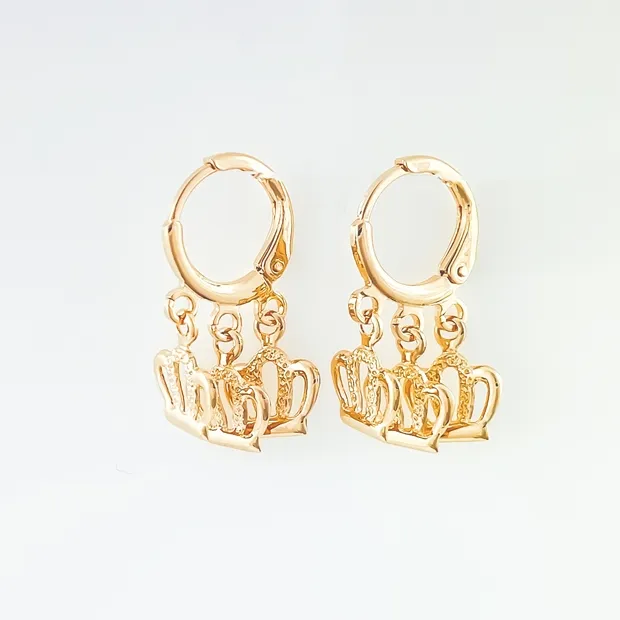 BRINCO TRANQUETA COM TRES COROAS