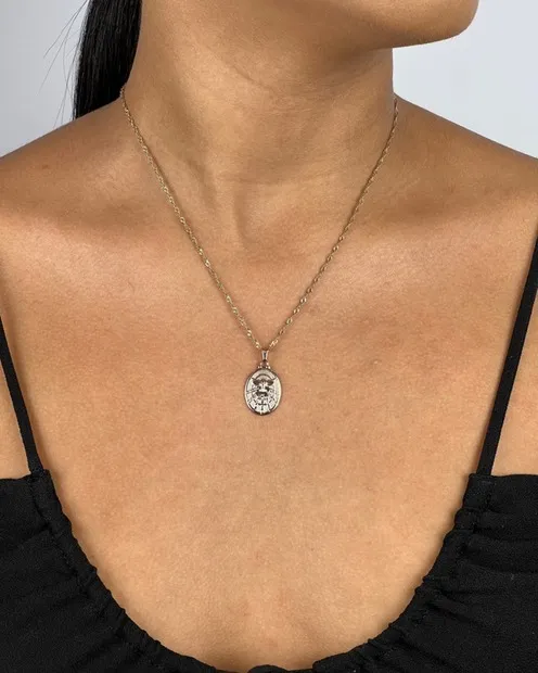 PINGENTE MANDALA OVAL COM ESPIRITO SANTO