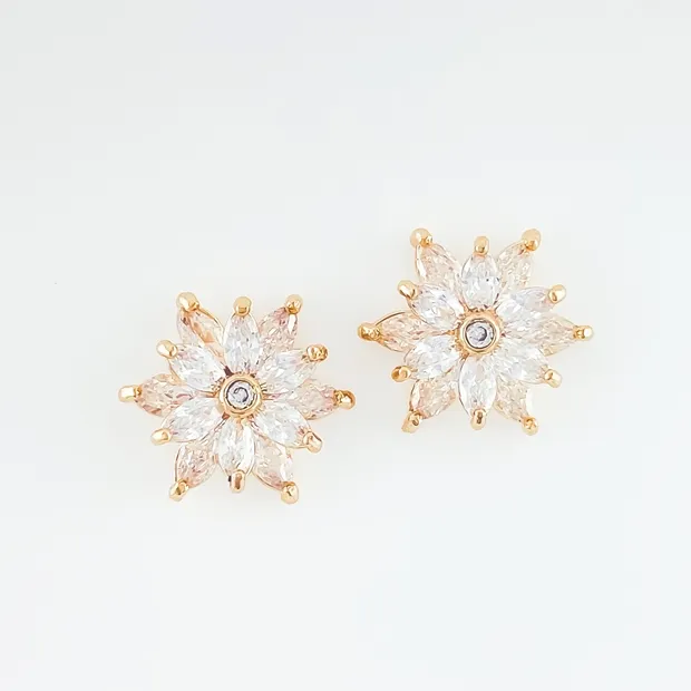 BRINCO FLOR COM PETALAS DE ZIRCONIA