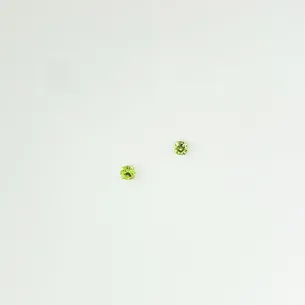 BRINCO PONTO DE CRISTAL VERDE CLARO