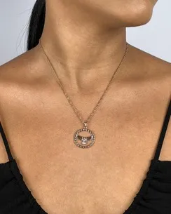 PINGENTE MANDALA VAZADA COM ESPIRITO SANTO