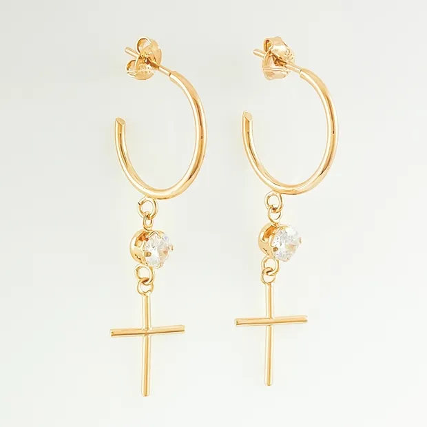 BRINCO MEIA ARGOLA COM CRUZ E ZIRCONIA