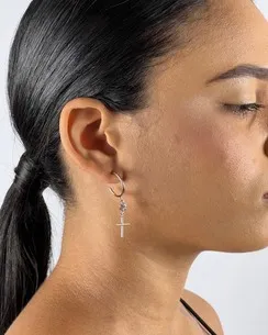 BRINCO MEIA ARGOLA COM CRUZ E ZIRCONIA